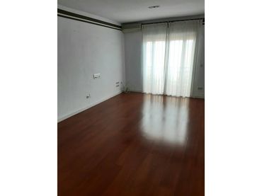 Pis amb balcó en venda a Baza