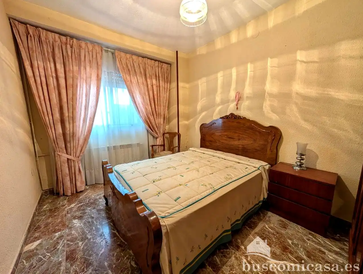 Dormitori de Casa o xalet en venda en Linares amb Aire condicionat, Calefacció i Jardí privat