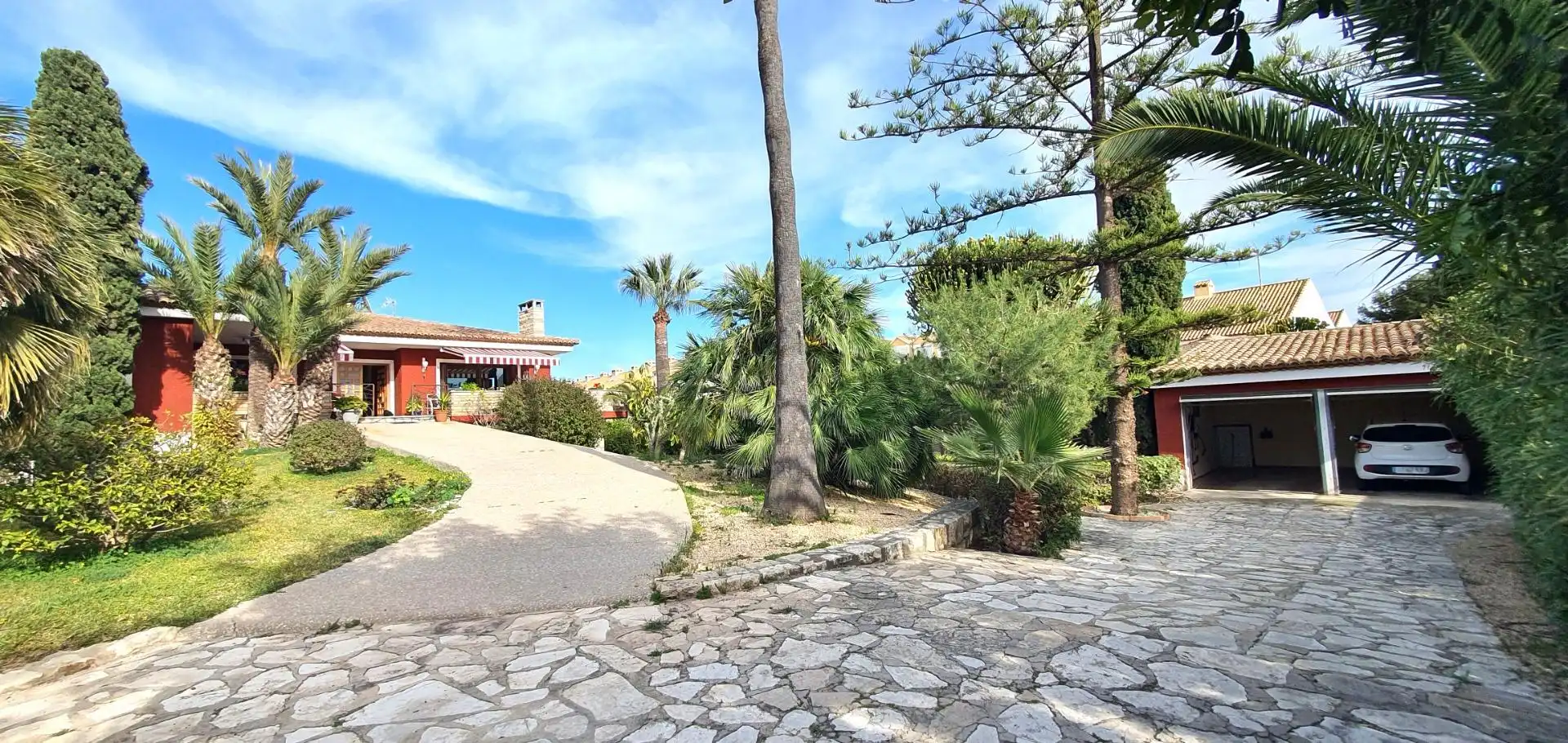 Vista exterior de Casa o xalet en venda en Sant Joan d'Alacant amb Aire condicionat, Calefacció i Jardí privat