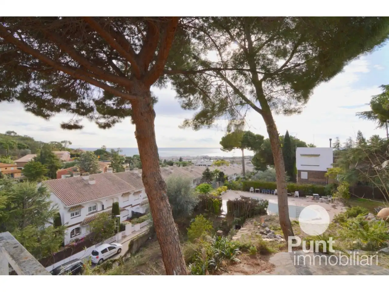 Vista exterior de Casa o xalet en venda en Premià de Dalt amb Jardí privat, Terrassa i Piscina