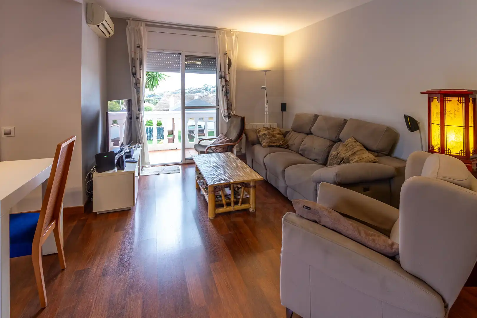 Sala de estar de Casa adosada en venta en Castelldefels con Aire acondicionado, Calefacción y Terraza