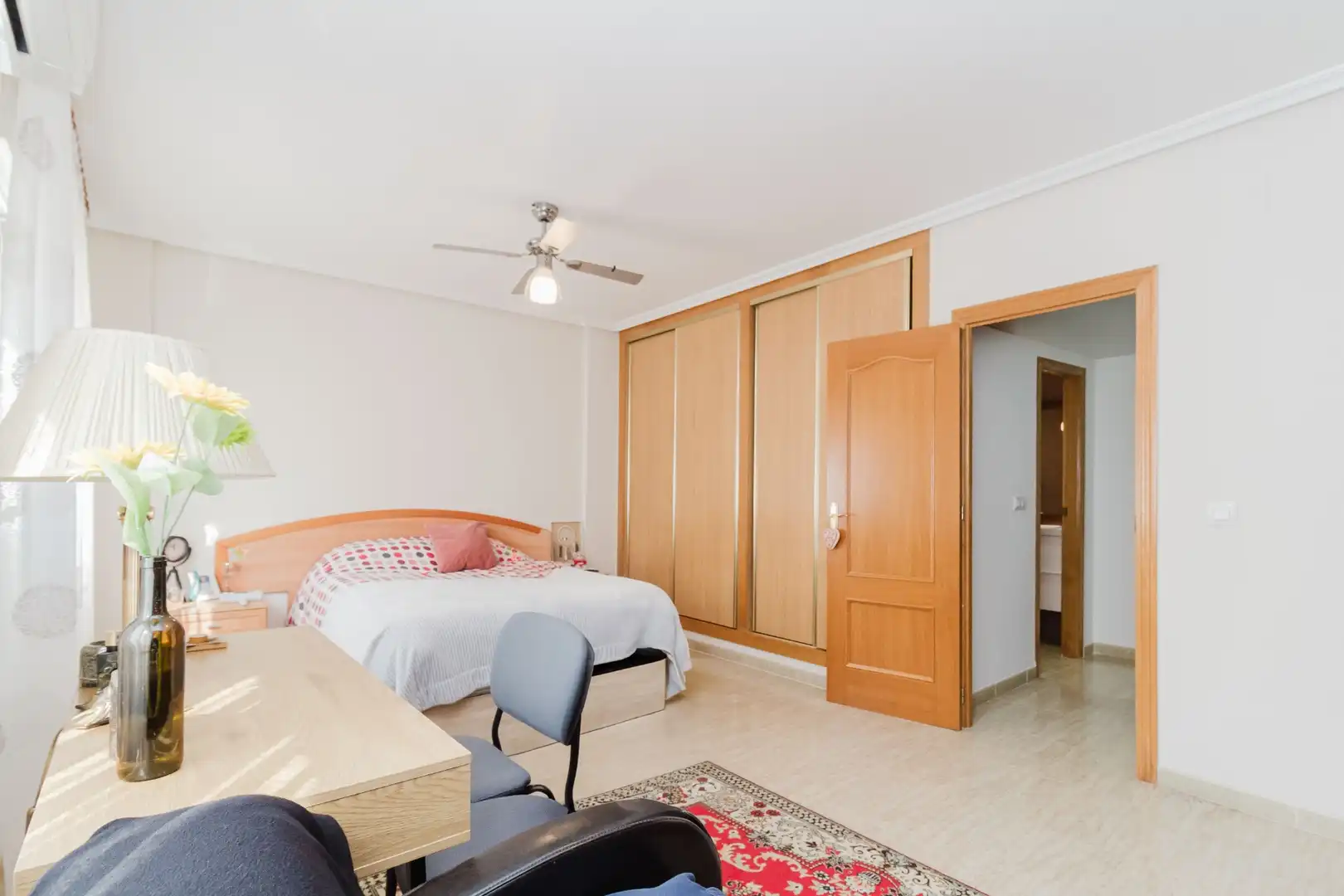 Schlafzimmer von Einfamilien-Reihenhaus zum Verkauf in Los Alcázares mit Klimaanlage und Terrasse