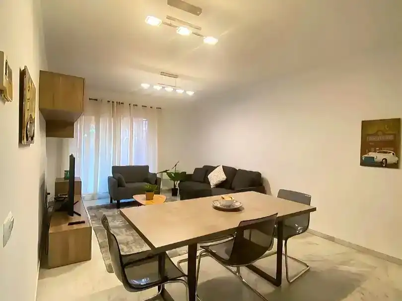 Wohnzimmer von Wohnung zur Miete in Marbella mit Klimaanlage, Privatgarten und Schwimmbad