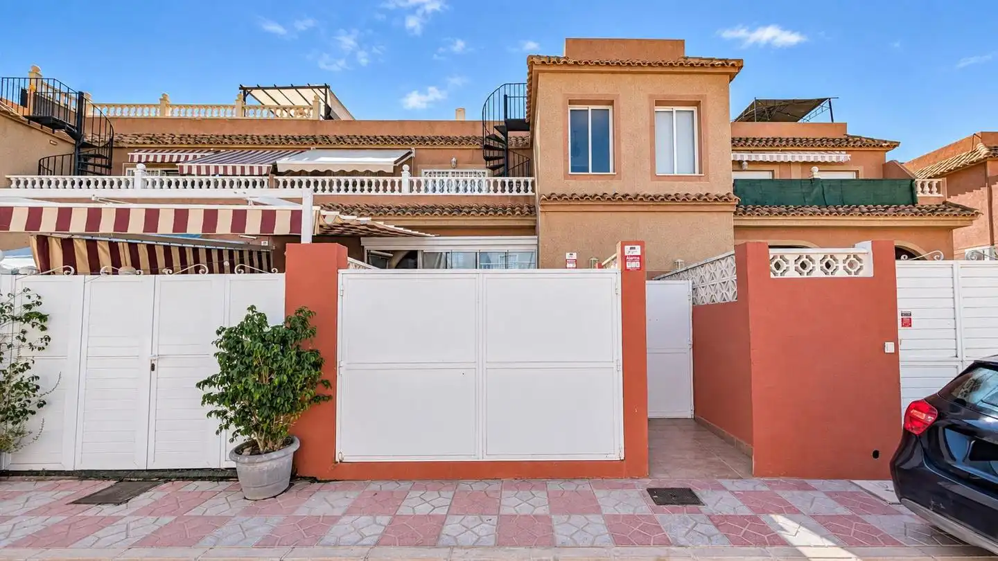 Casa aparellada amb piscina en venda a Calle de Creta, imagen 23