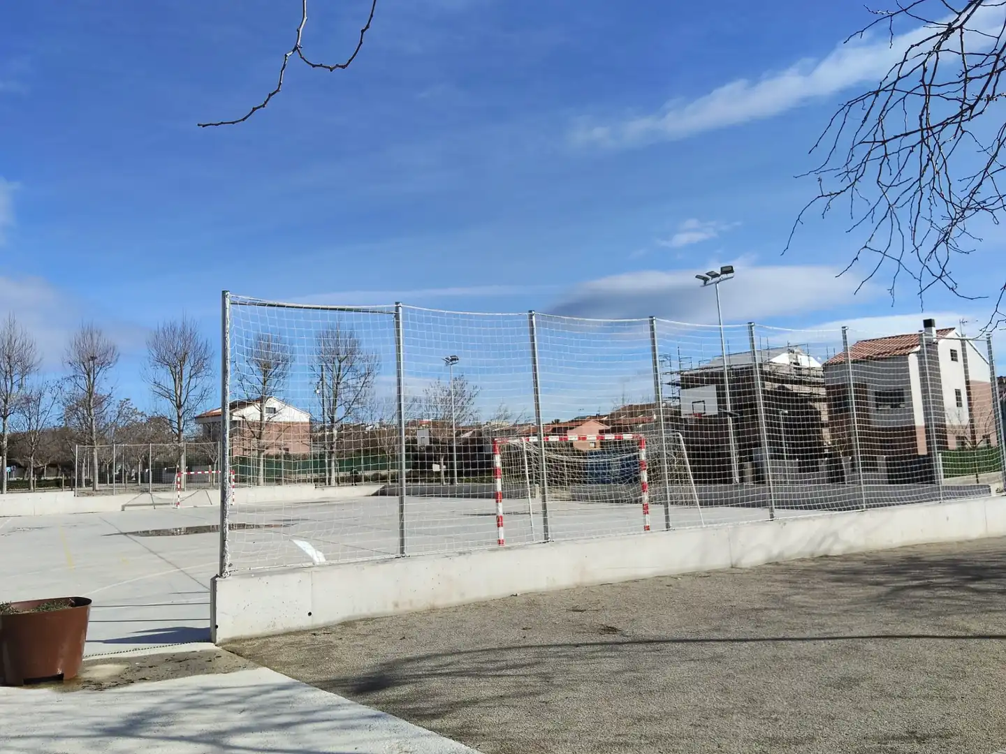 Aparcament de Casa o xalet en venda en La Granada amb Jardí privat i Piscina