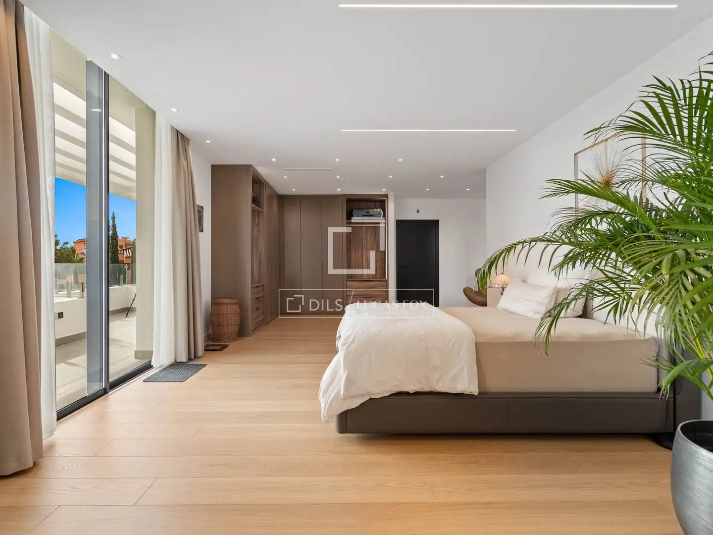 Bedroom of Houses for sale in Benahavís  with Air Conditioner, Heating and Private garden