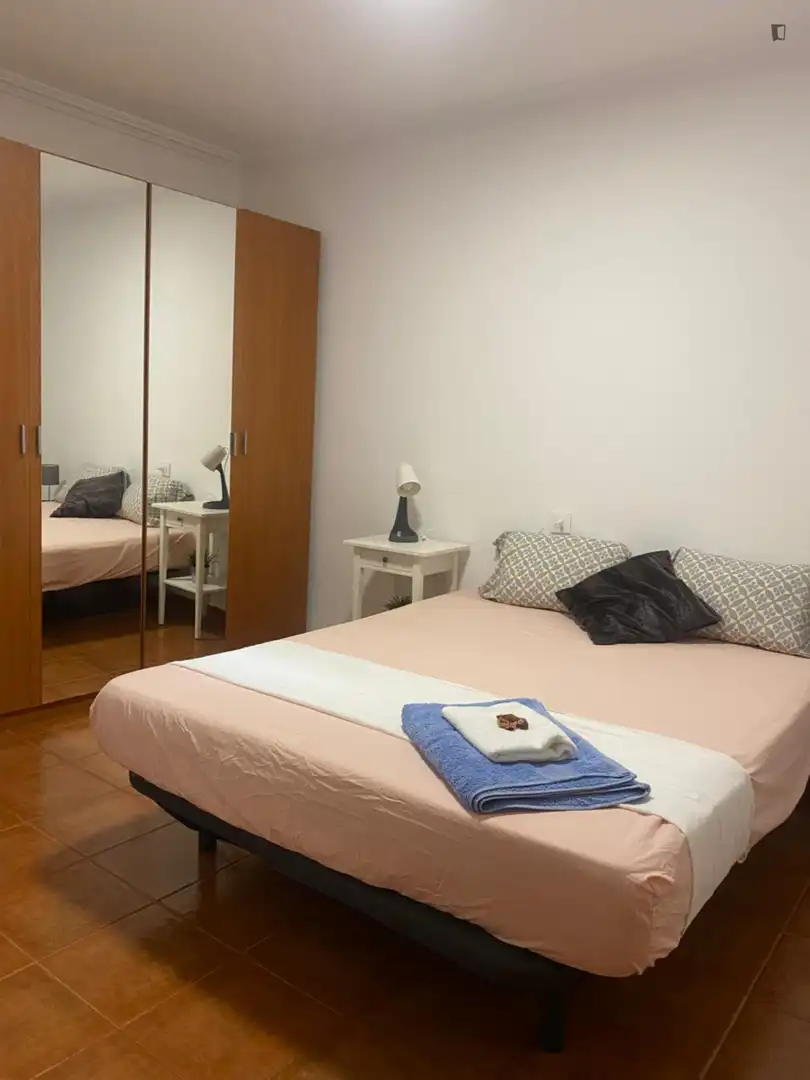 Schlafzimmer von Wohnungen zur untervermieten in  Almería Capital mit Klimaanlage, Möbliert und Ofen