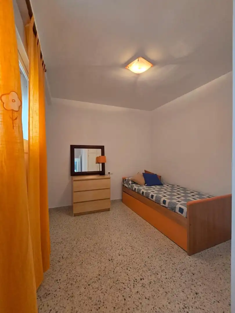 Dormitori de Planta baixa de lloguer en Jerez de la Frontera amb Aire condicionat, Terrassa i Moblat