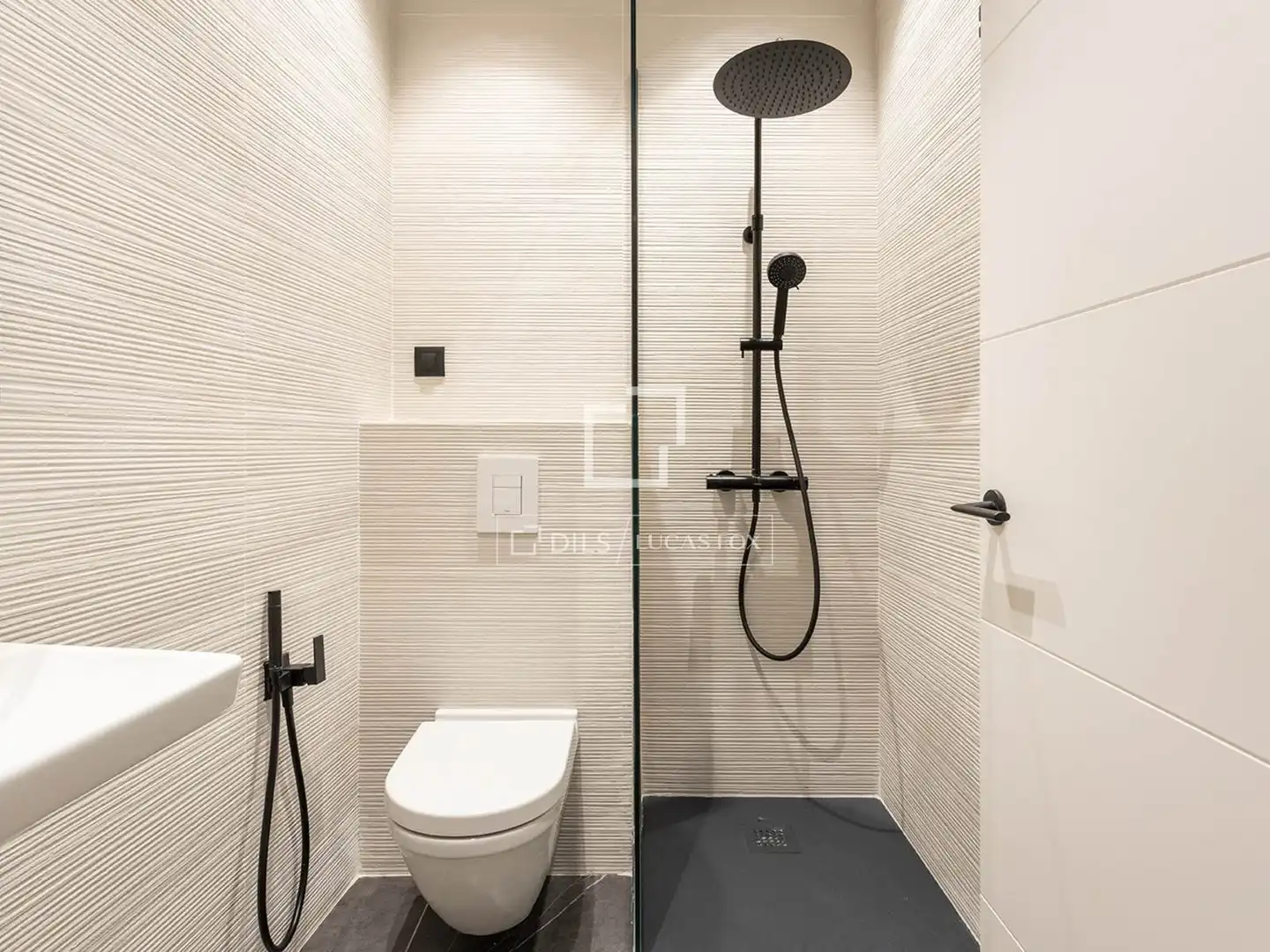 Bathroom of Flat for sale in Barcelona  with Air Conditioner, Heating and Parquet flooring