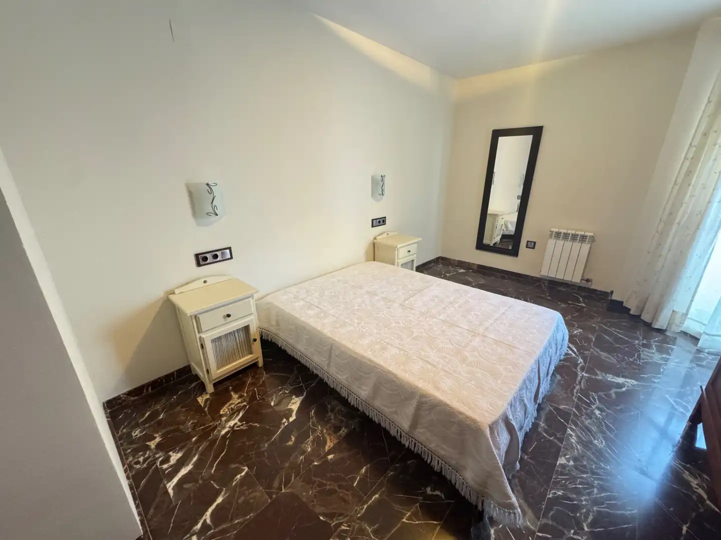 Habitación de Piso de alquiler en Jaén con Aire acondicionado, Calefacción y Trastero