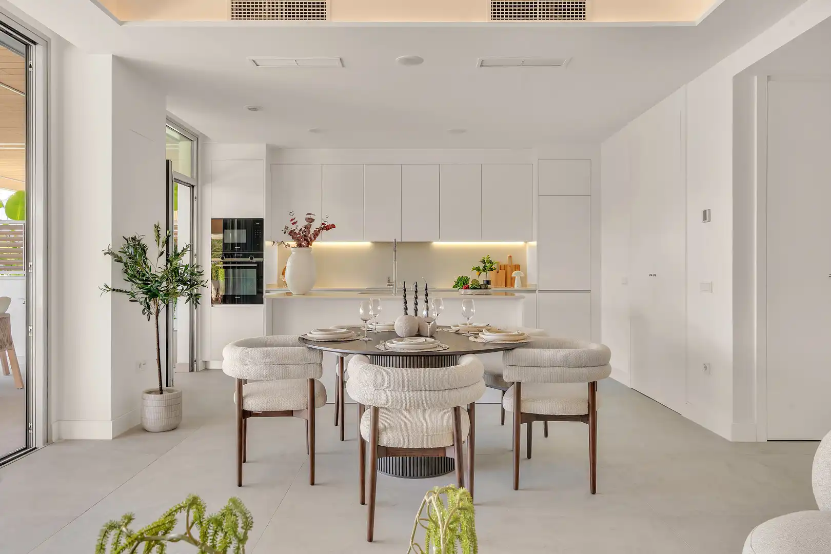 Dining room of Ground floor for sale in Marbella  with Air Conditioner, Private garden and Terrace