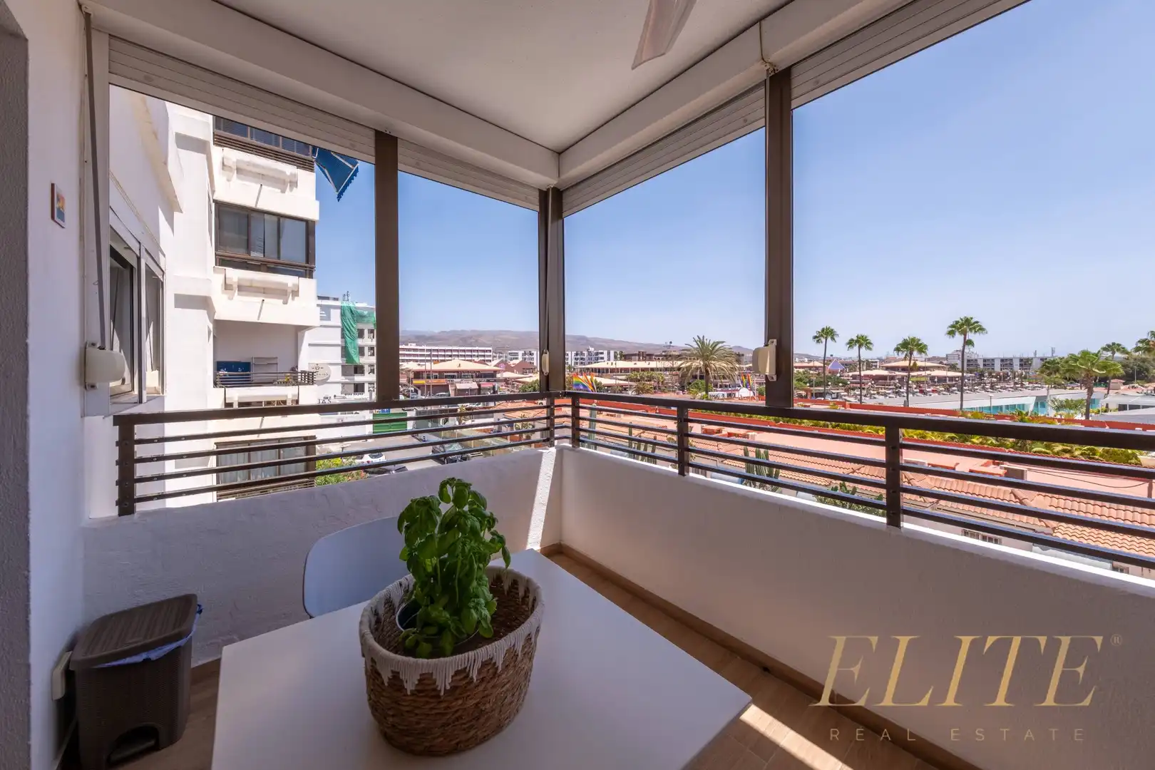 Terrassa de Apartament en venda en San Bartolomé de Tirajana amb Aire condicionat, Jardí privat i Moblat
