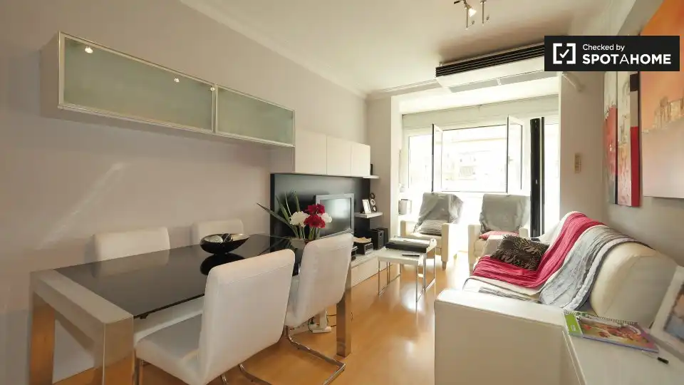 Sala de estar de Piso para compartir en Barcelona con Aire acondicionado, Calefacción y Amueblado