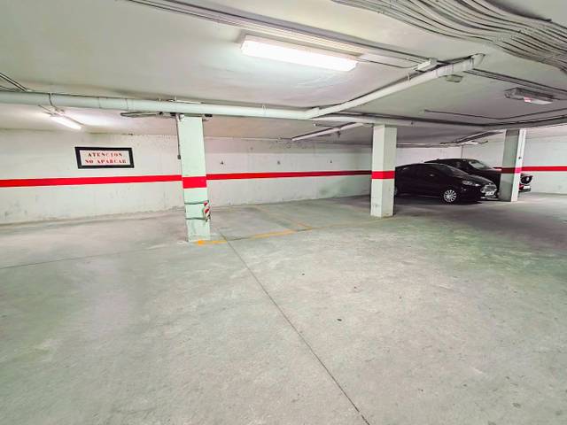 Garaje en Alquiler en Calle Eras del Calvario, 31 en La Zubia Ciudad