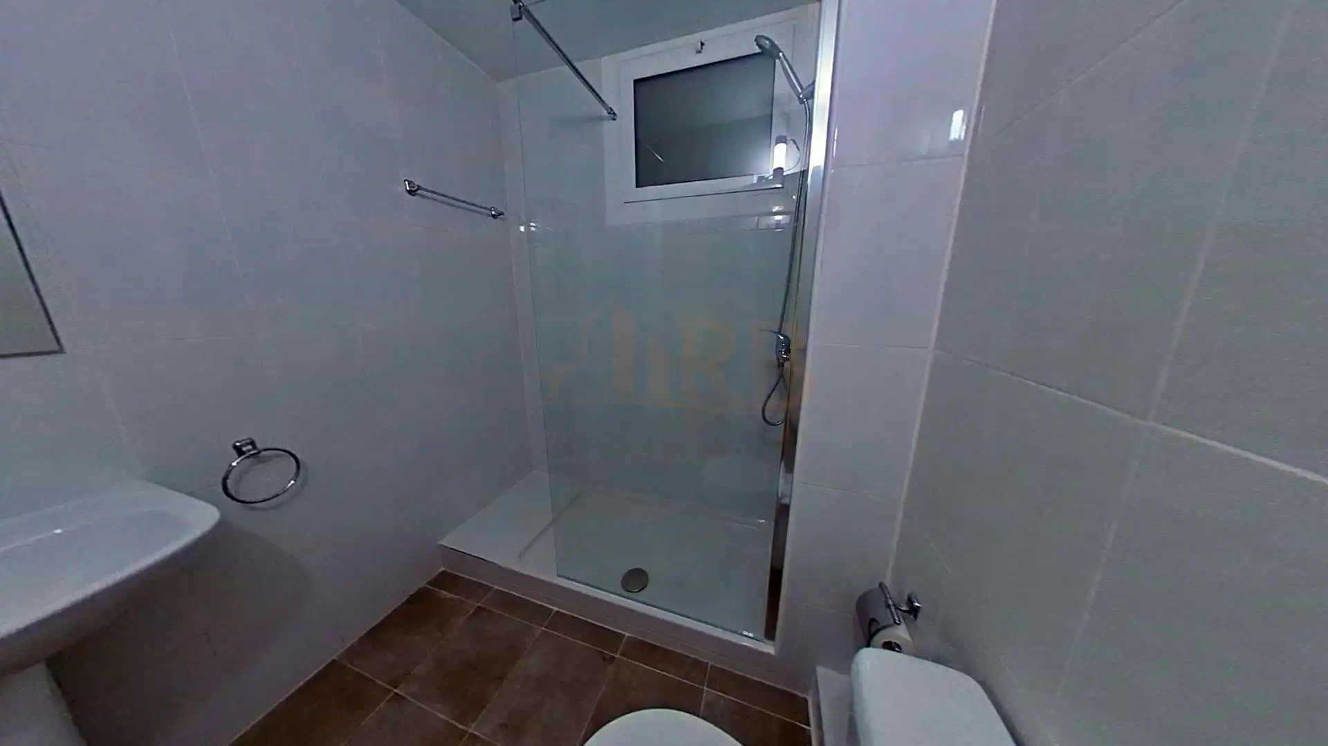 Bany de Pis en venda en Castelldefels amb Jardí privat, Terrassa i Piscina comunitària