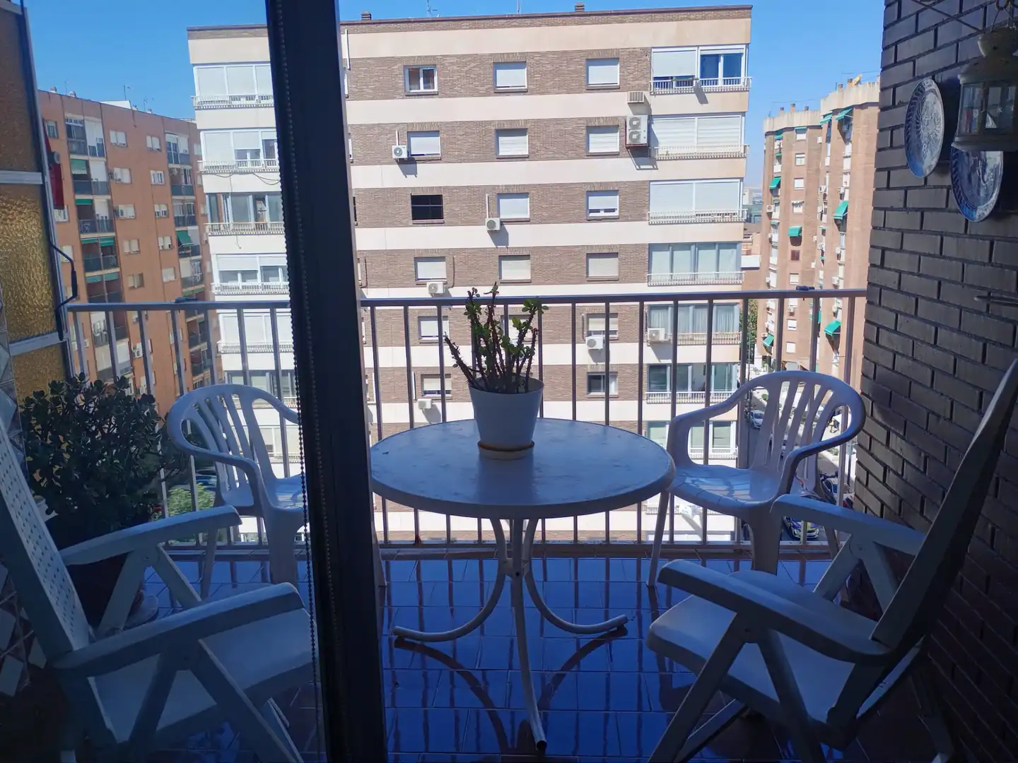 Terraza de Piso para compartir en Granada con Calefacción, Amueblado y Horno