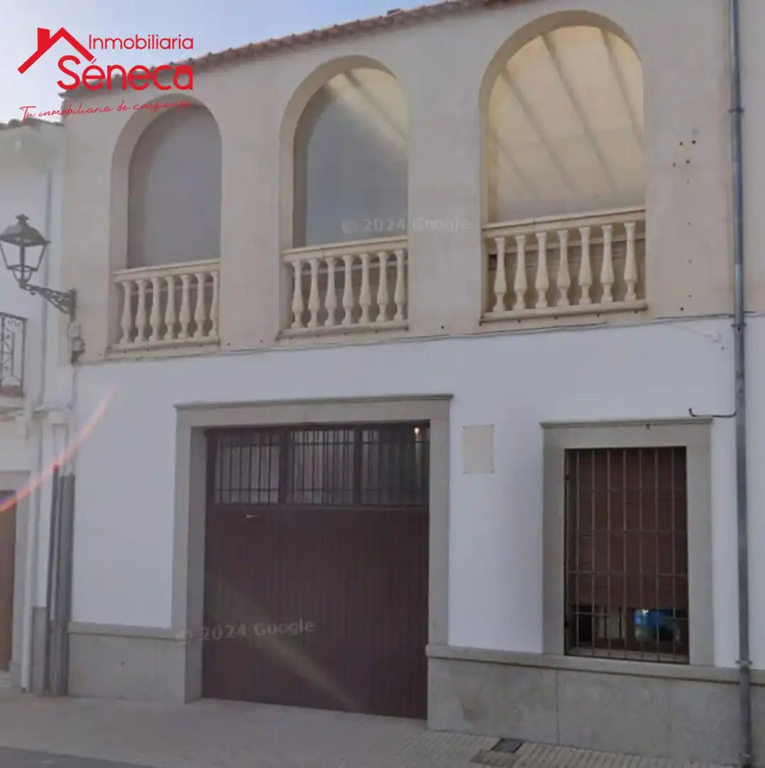 Vista exterior de Edifici en venda en Córdoba