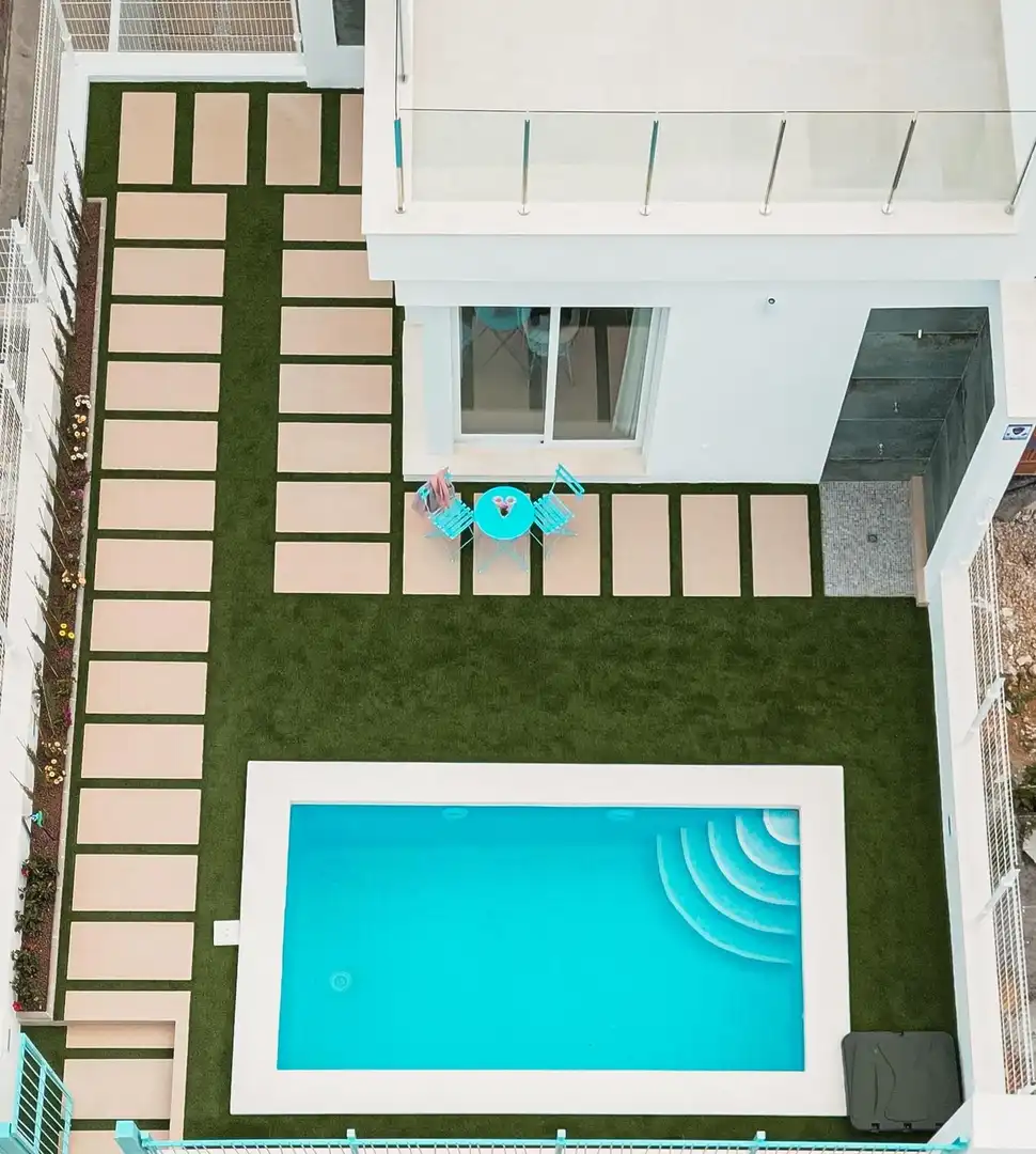 Piscina de Casa adosada en venda en Los Alcázares amb Aire condicionat, Jardí privat i Terrassa