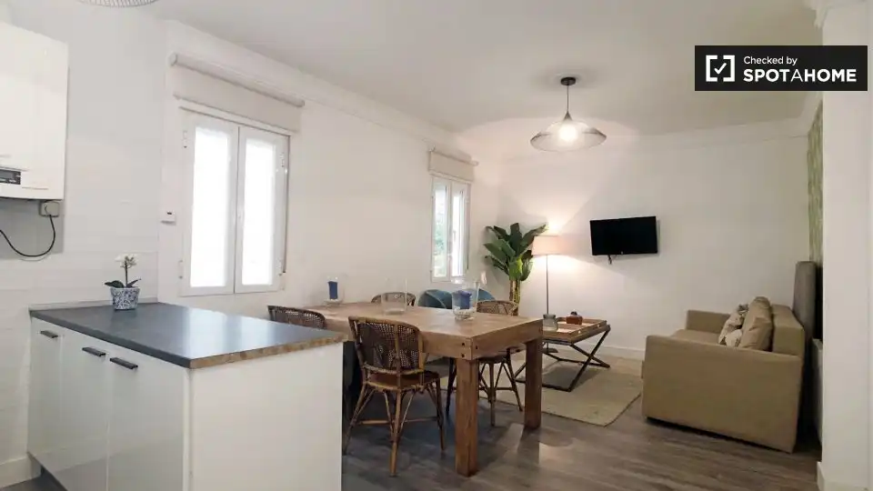Dining room of Flat for rent in Madrid  with Air Conditioner, Heating and Furnished
