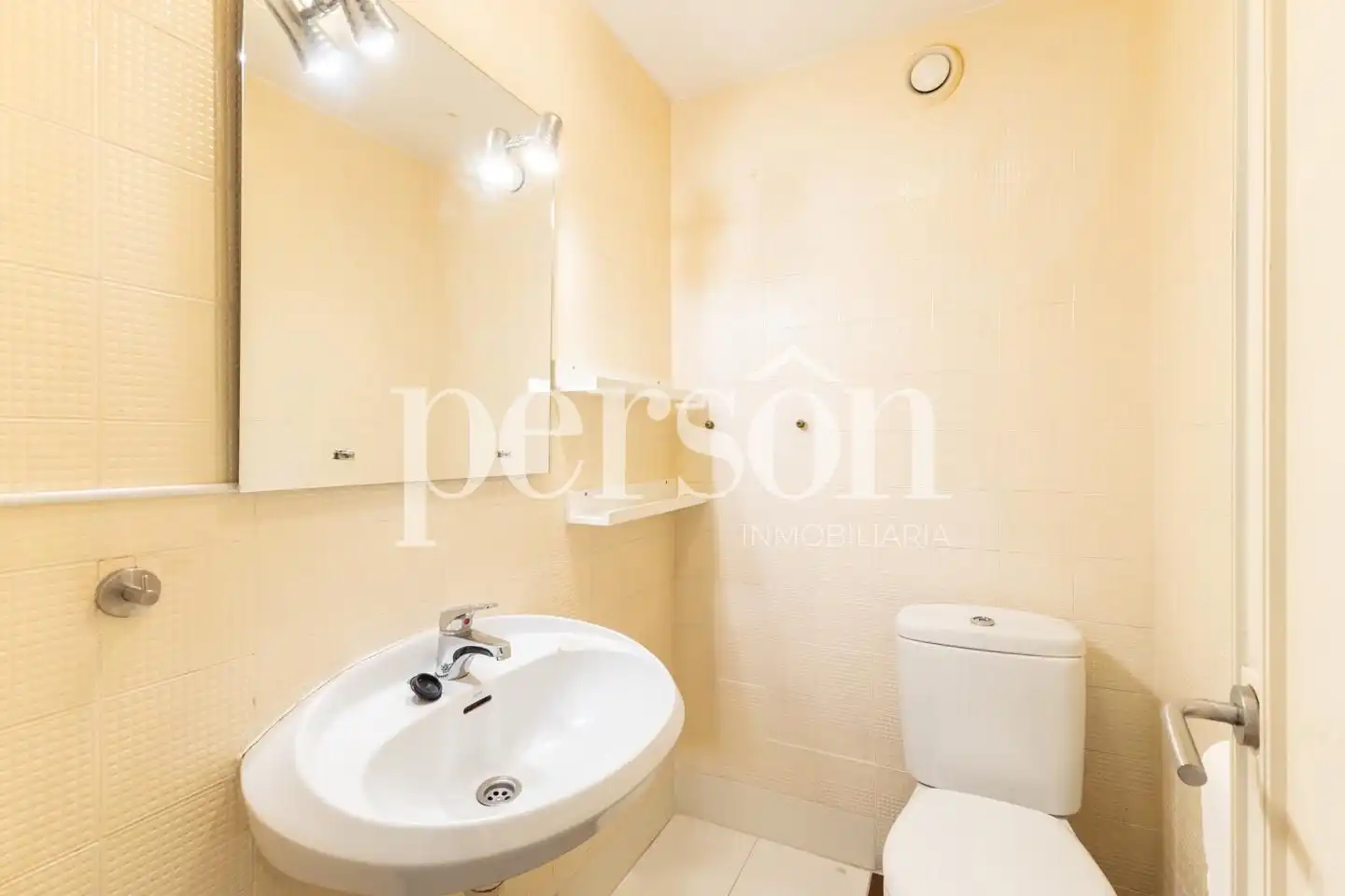 Bathroom of Flat for rent in El Pla del Real