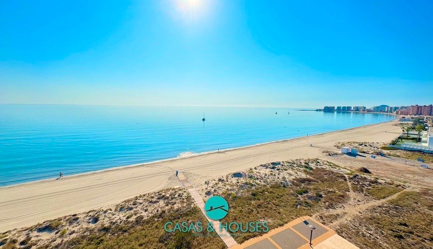 Vista exterior de Apartament en venda en La Manga del Mar Menor amb Aire condicionat, Terrassa i Traster