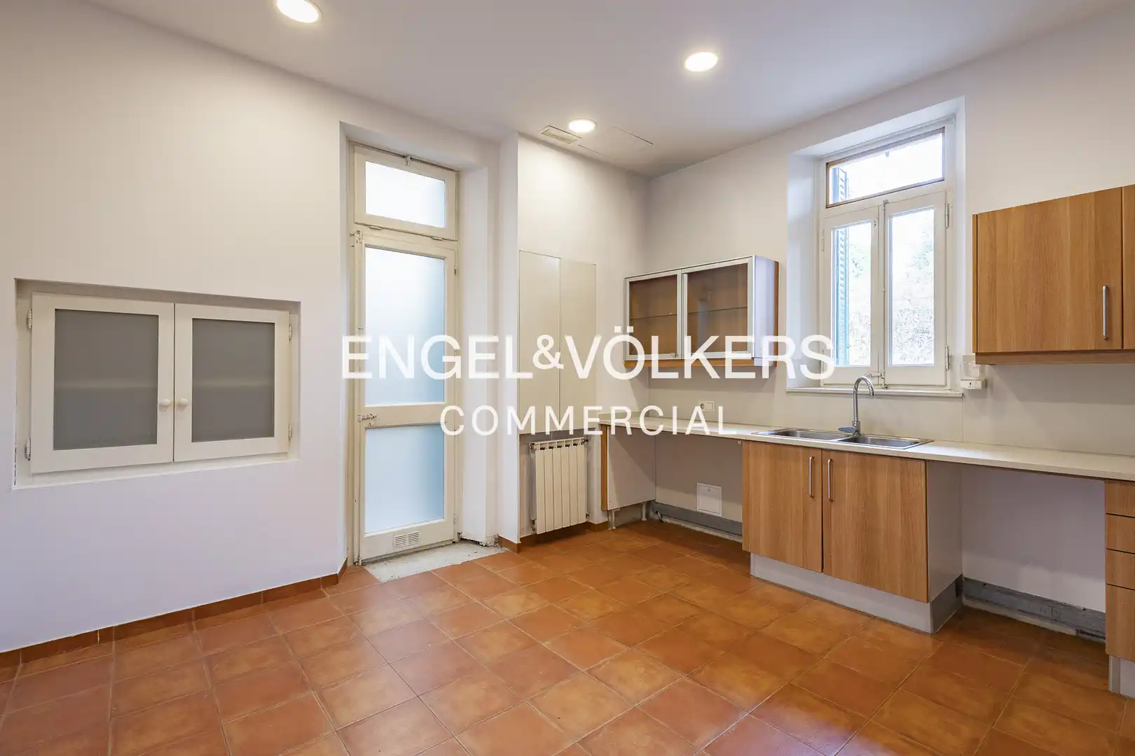 Küche von Büro zur Miete in Barcelona mit Klimaanlage und Terrasse