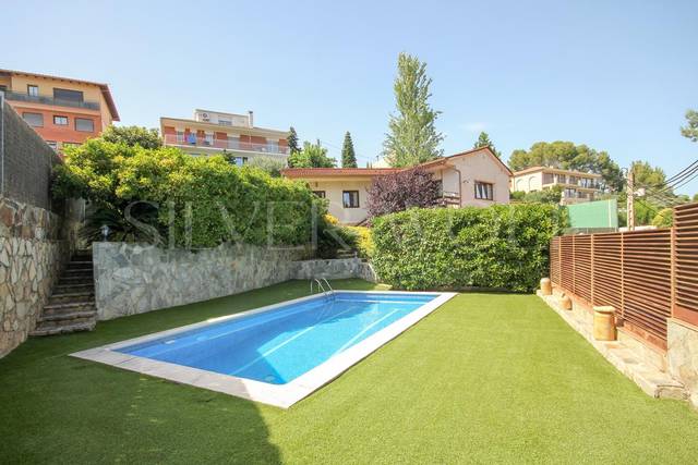 Casa-chalet en Venta en Montmany en Pallejà