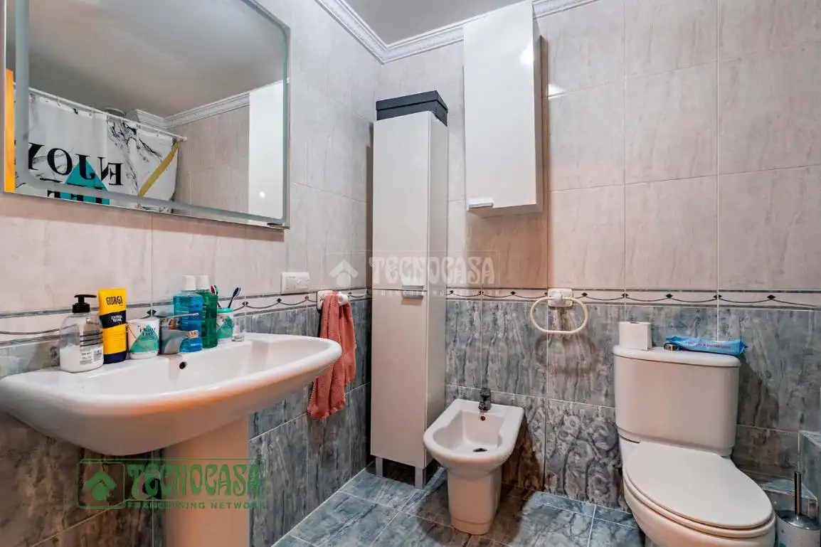 Baño de Piso en venta en Roquetas de Mar con Aire acondicionado, Calefacción y Amueblado