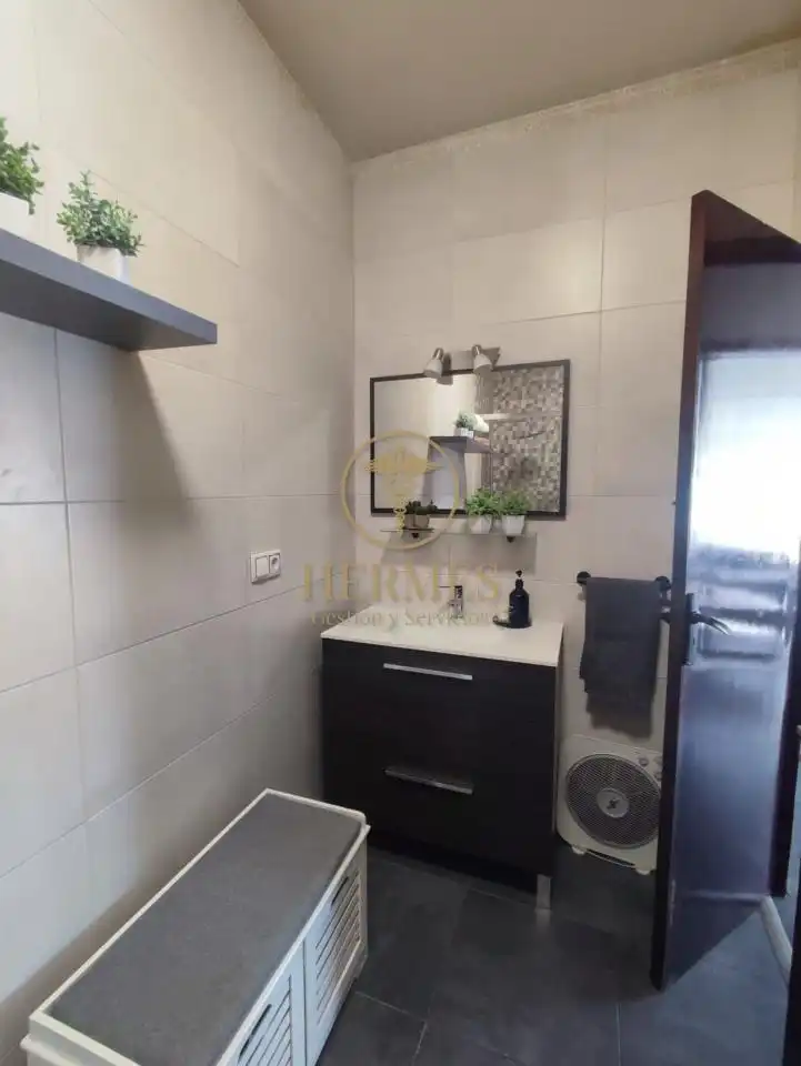 Baño de Piso en venta en O Porriño   con Calefacción, Terraza y Trastero