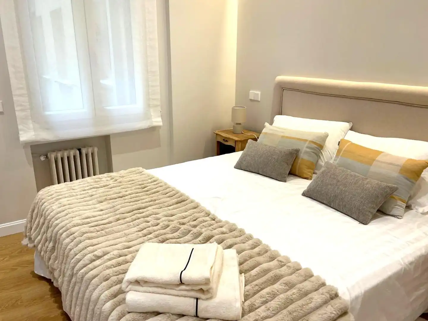 Bedroom of Flat for rent in Madrid  with Air Conditioner and Furnished