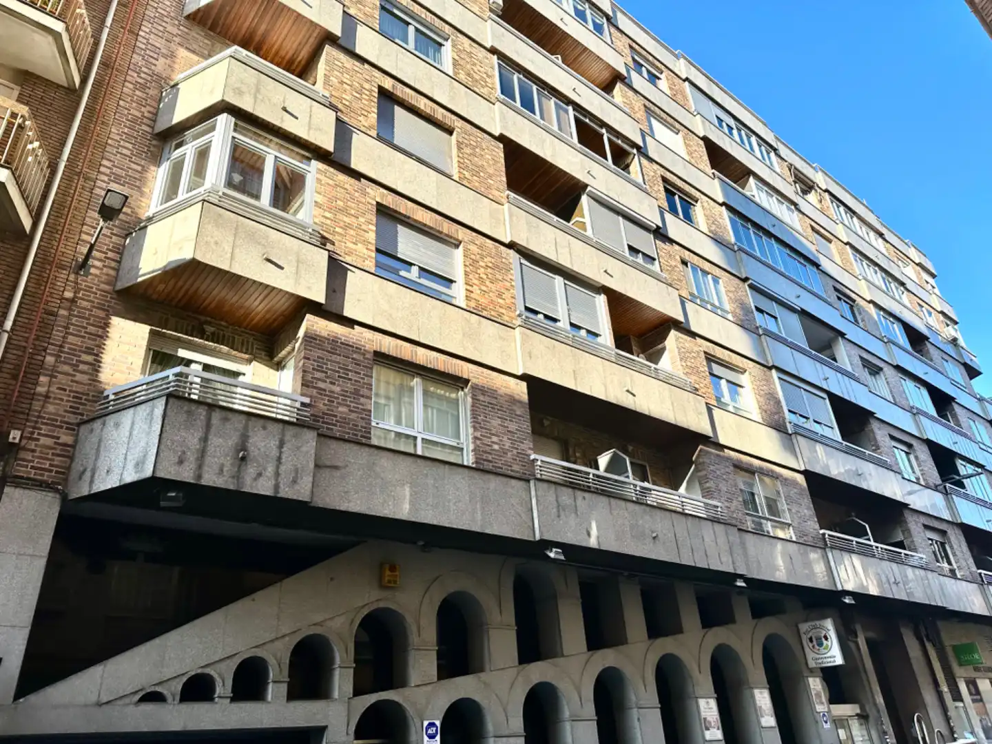 Außenansicht von Wohnung zum Verkauf in Valladolid mit Heizung, Parkett und Terrasse