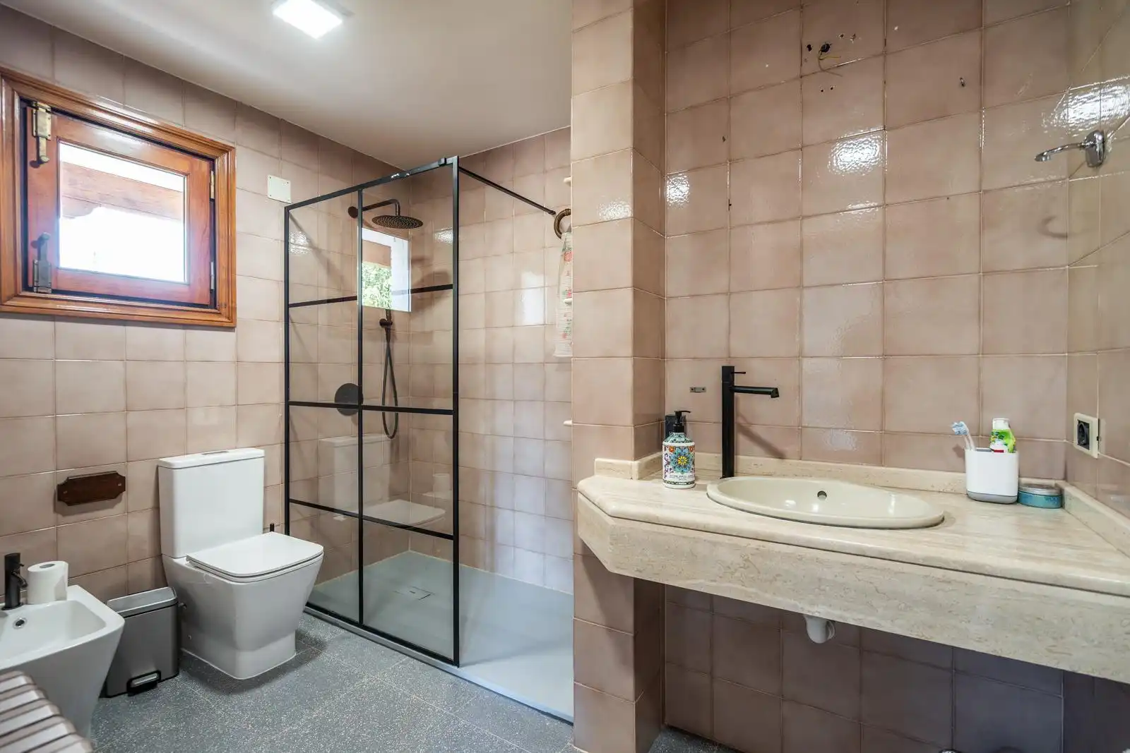 Baño de Casa o chalet en venta en Las Rozas de Madrid con Aire acondicionado, Calefacción y Jardín privado