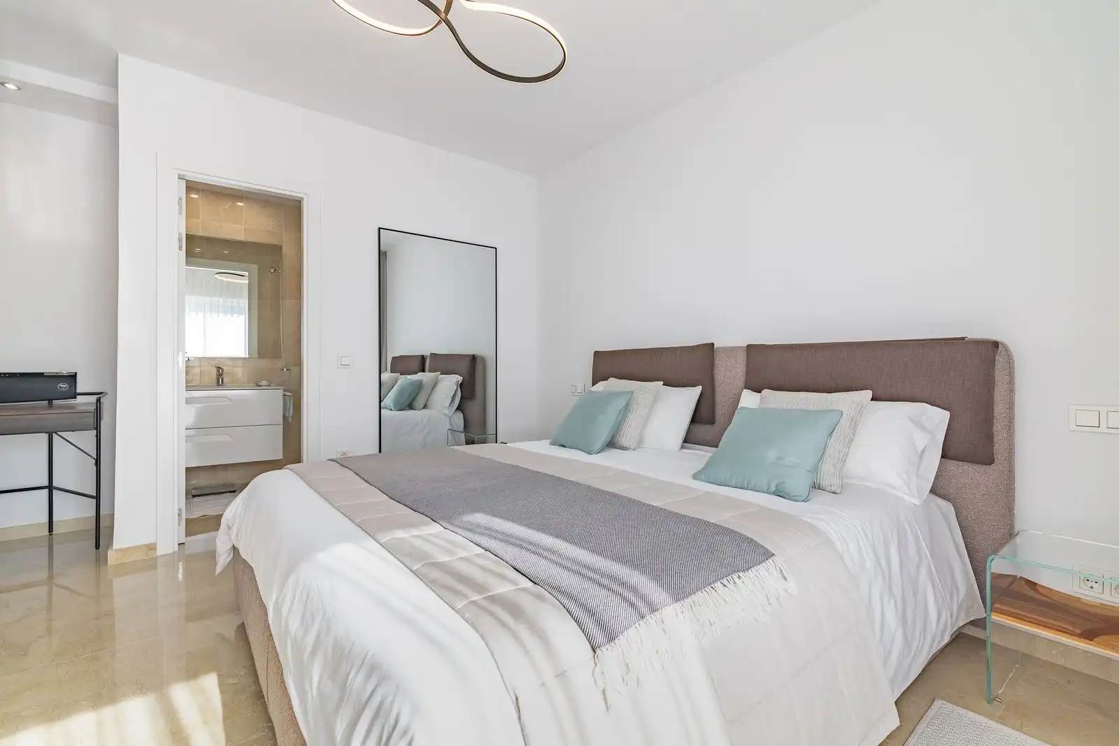 Dormitori de Dúplex de lloguer en Marbella amb Aire condicionat, Terrassa i Moblat