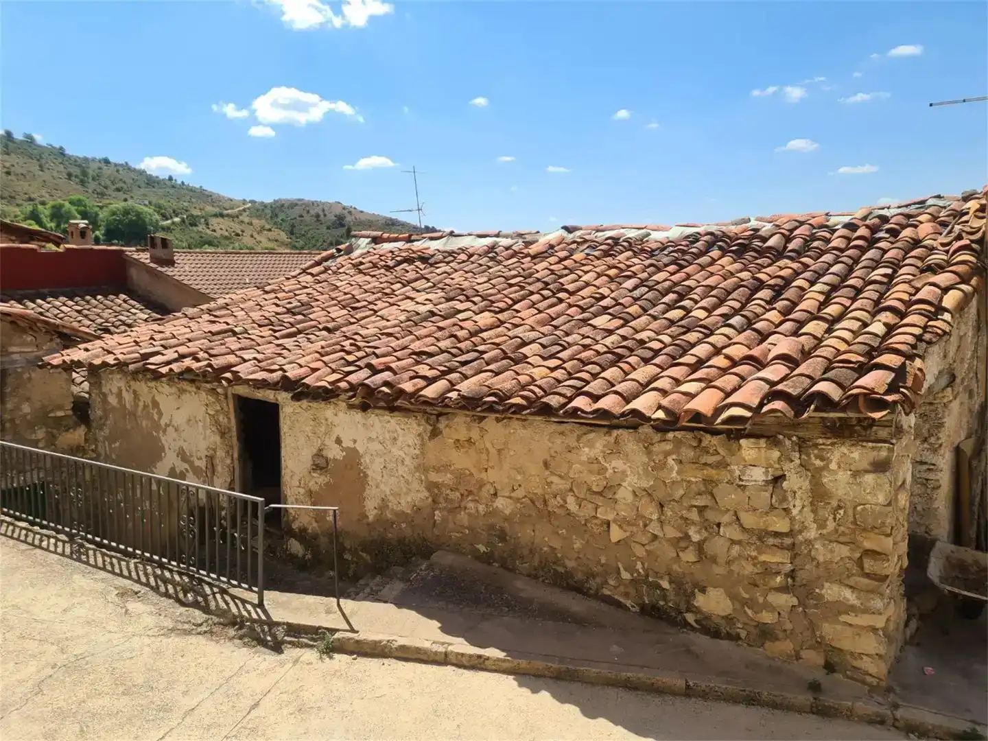 Vista exterior de Casa adosada en venta en Huélamo