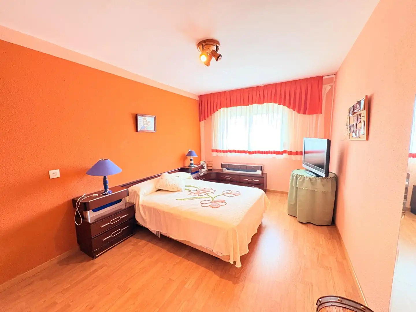 Habitación de Casa o chalet en venta en Ponferrada con Calefacción, Jardín privado y Terraza