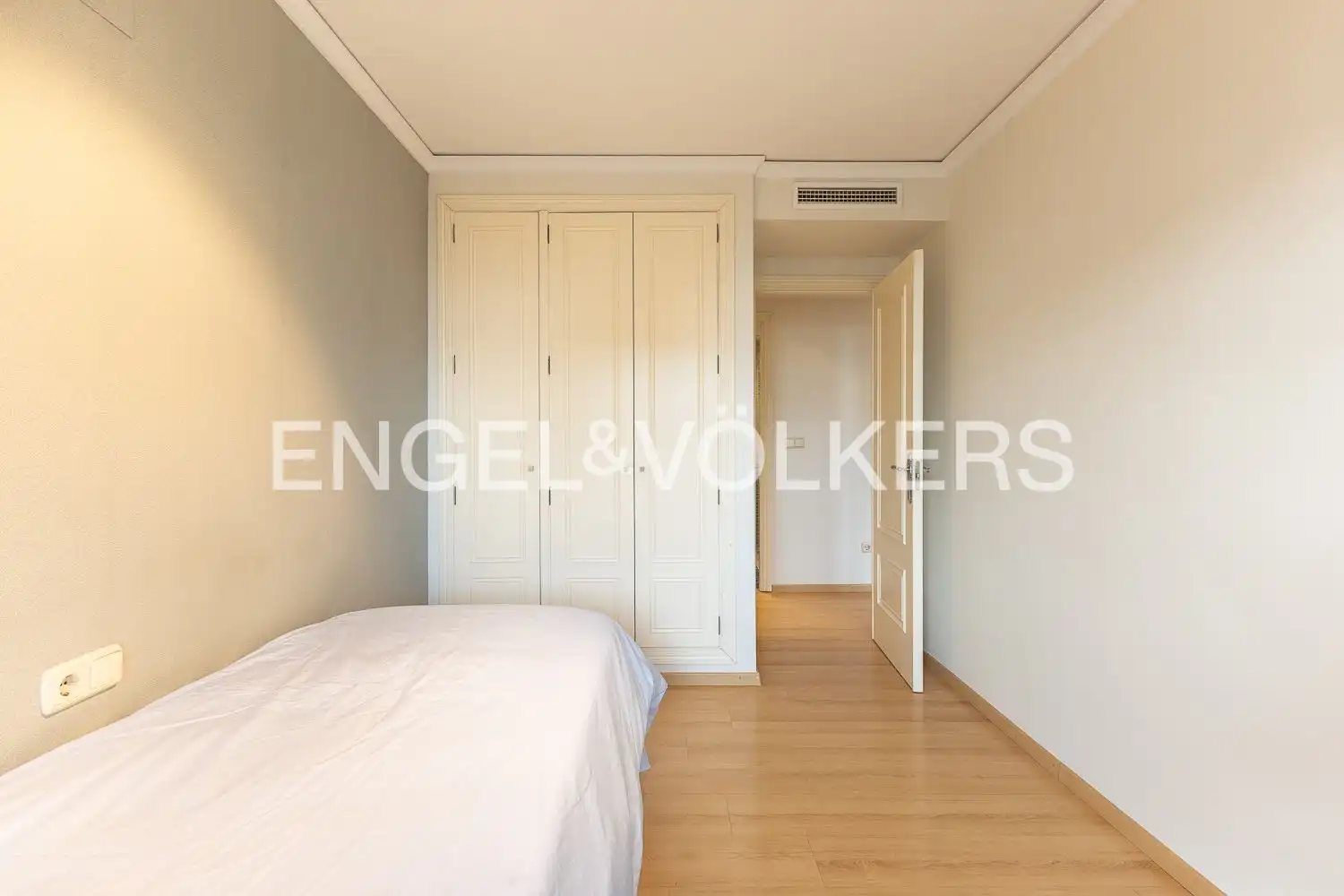 Schlafzimmer von Wohnung zur Miete in Campanar