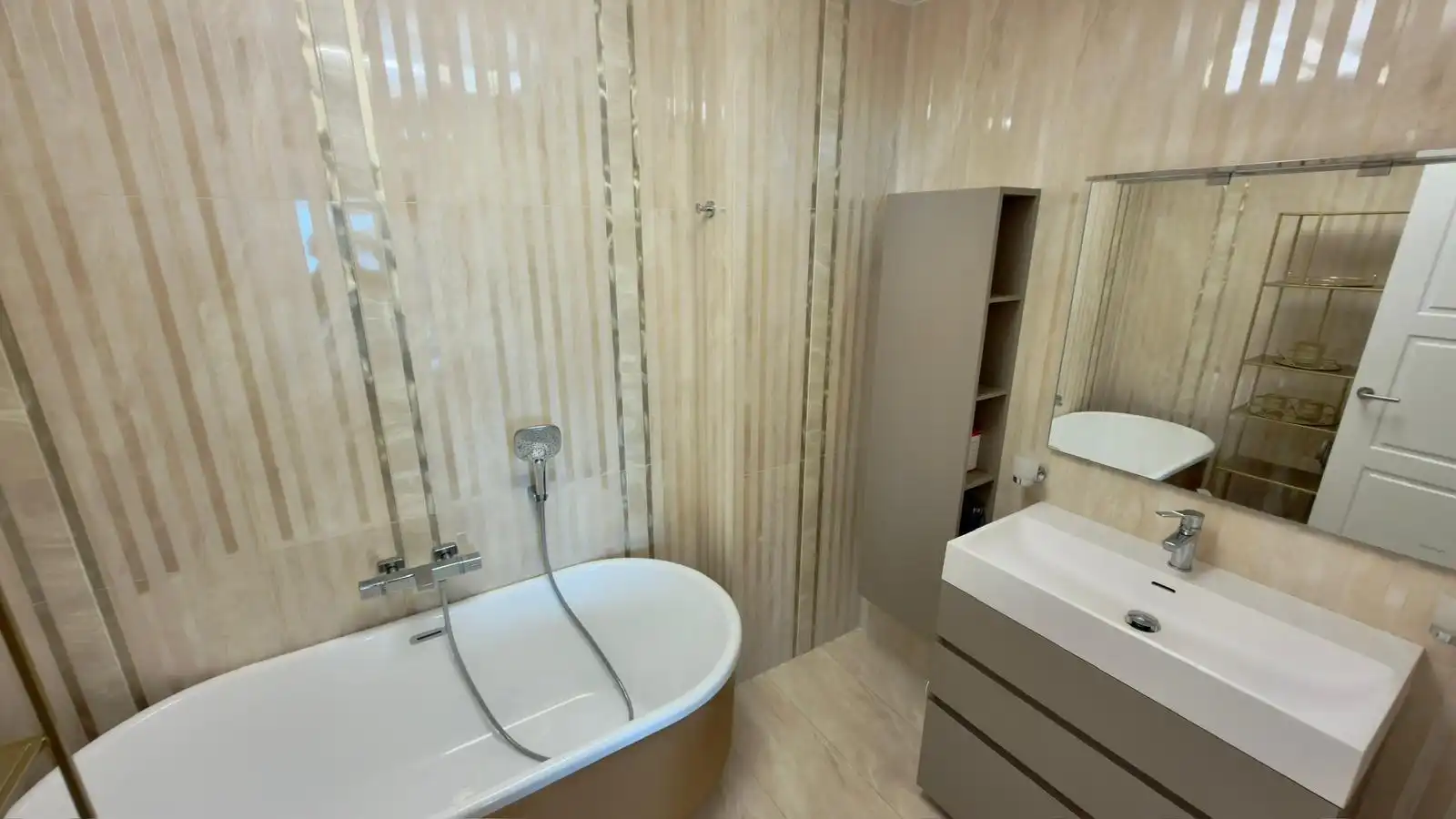 Badezimmer von Dachboden zum Verkauf in Villajoyosa / La Vila Joiosa mit Klimaanlage, Privatgarten und Terrasse