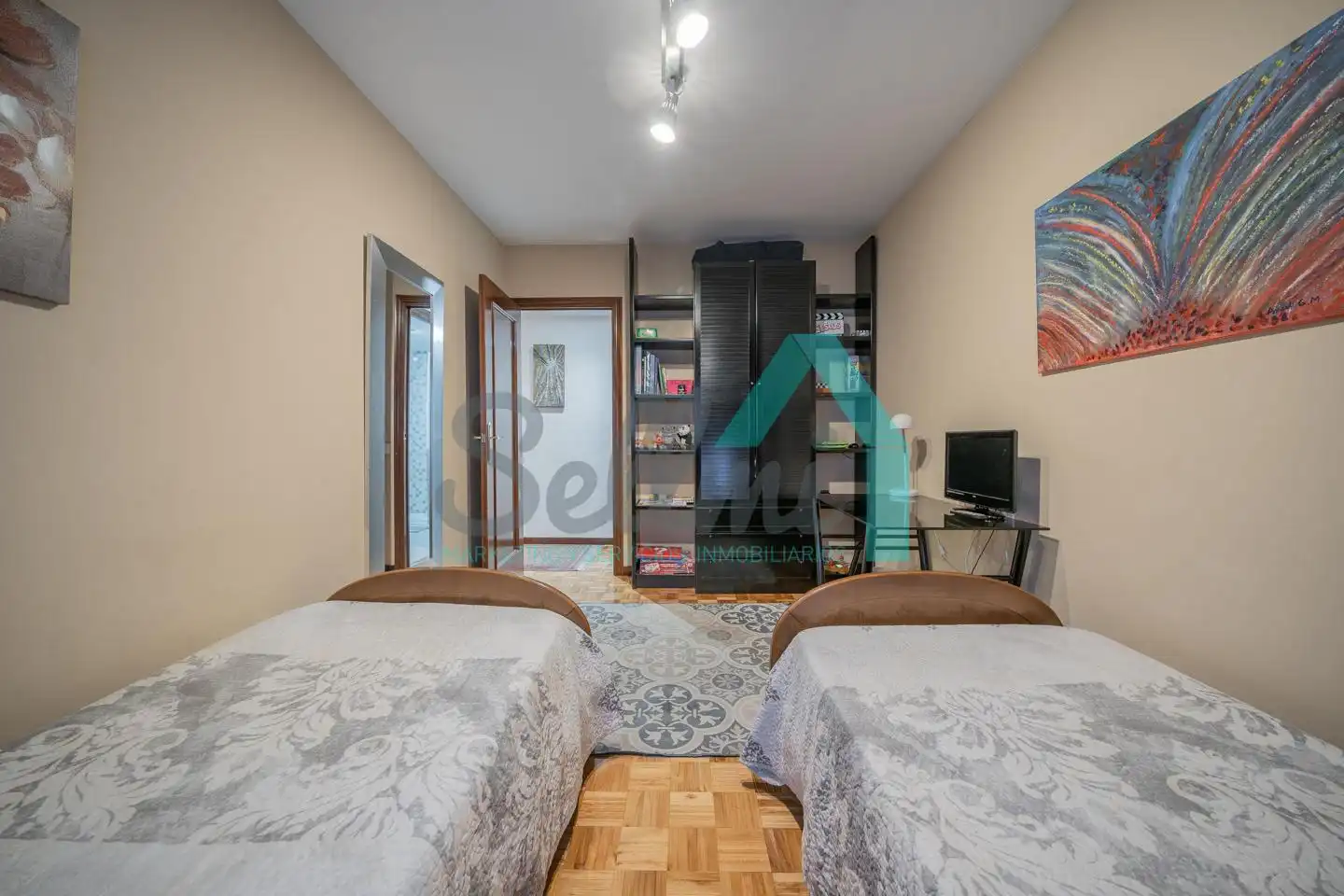 Habitación de Planta baja de alquiler en Oviedo  con Calefacción, Parquet y Amueblado