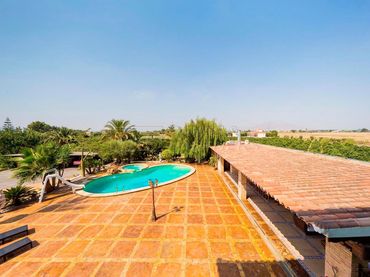 Maison rustique avec piscine à vendre à Almoradí