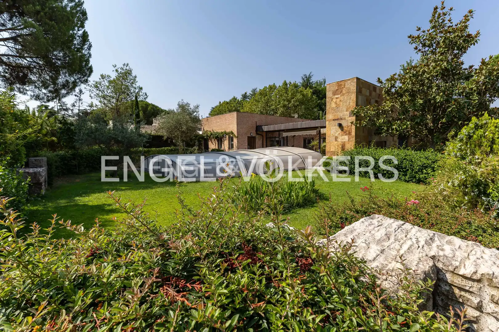 Exterior view of Houses for sale in Majadahonda  with Air Conditioner, Heating and Private garden