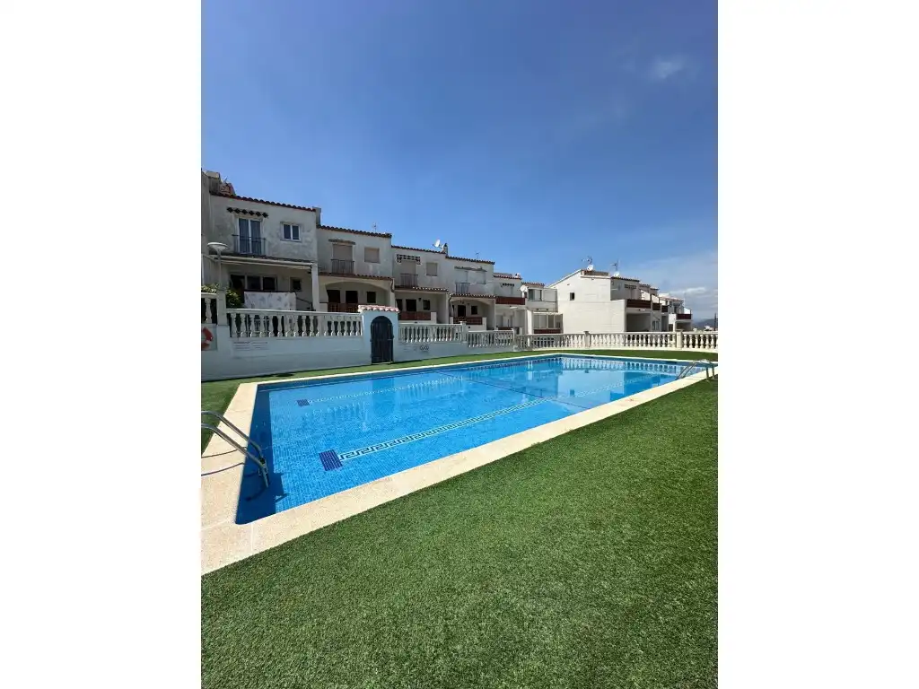 Piscina de Apartamento en venta en Roses