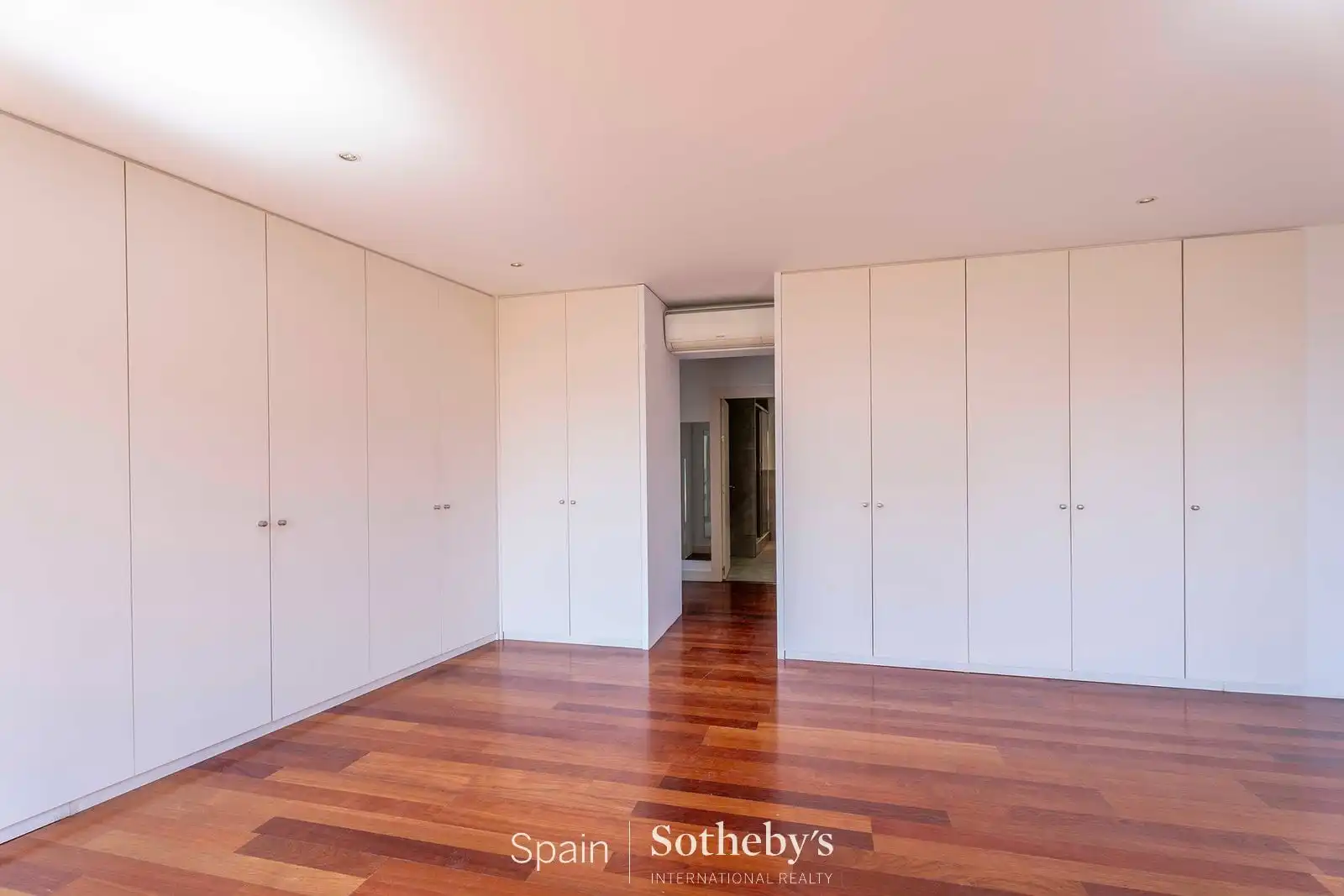 Apartament de lloguer a Plaza de Santa Bárbara, Justicia - Chueca