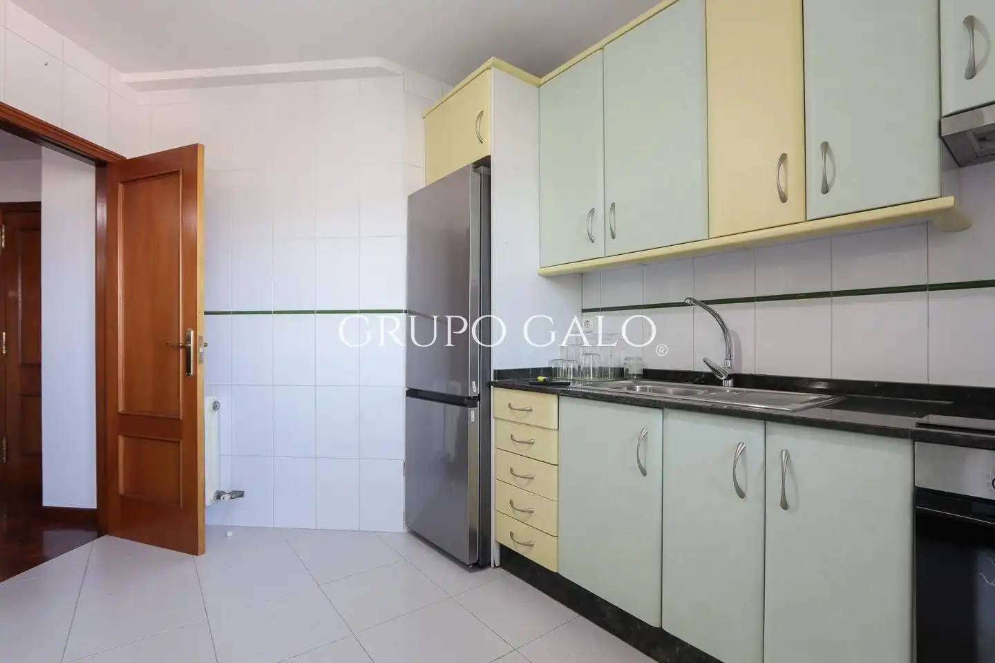 Cocina de Dúplex de alquiler en Vigo  con Calefacción, Parquet y Terraza