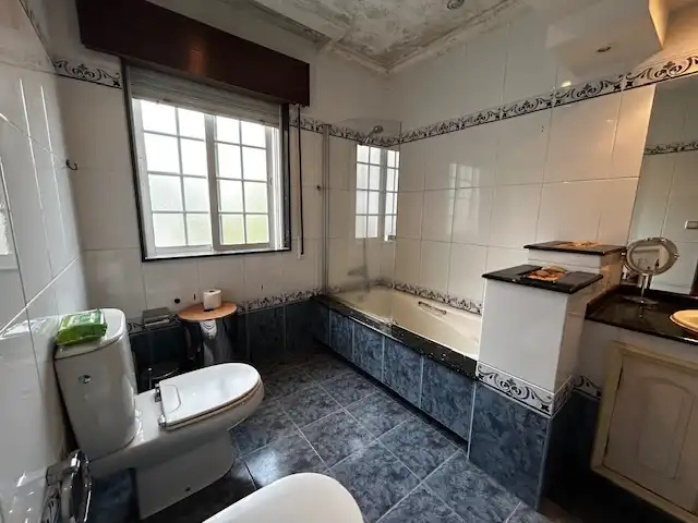 Bathroom of Houses for sale in Vilanova de Arousa  with Heating, Private garden and Parquet flooring