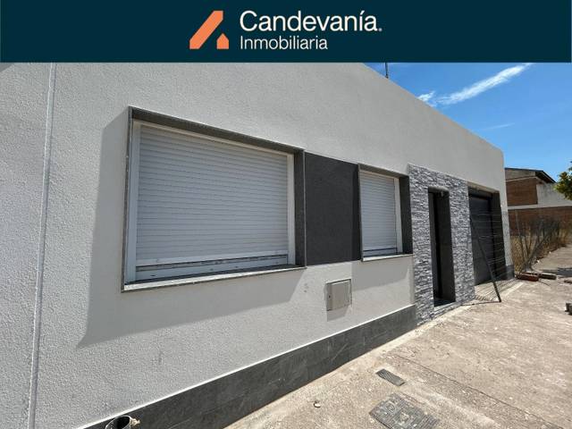 Casa adosada en Venta en Calle Pascual Mata Magallon en San Mateo de Gállego