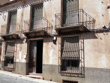 Casa amb balcó en venda a Totana
