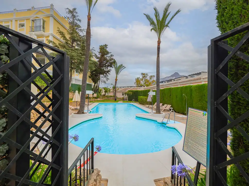 Piscina de Dúplex en venta en Marbella con Piscina
