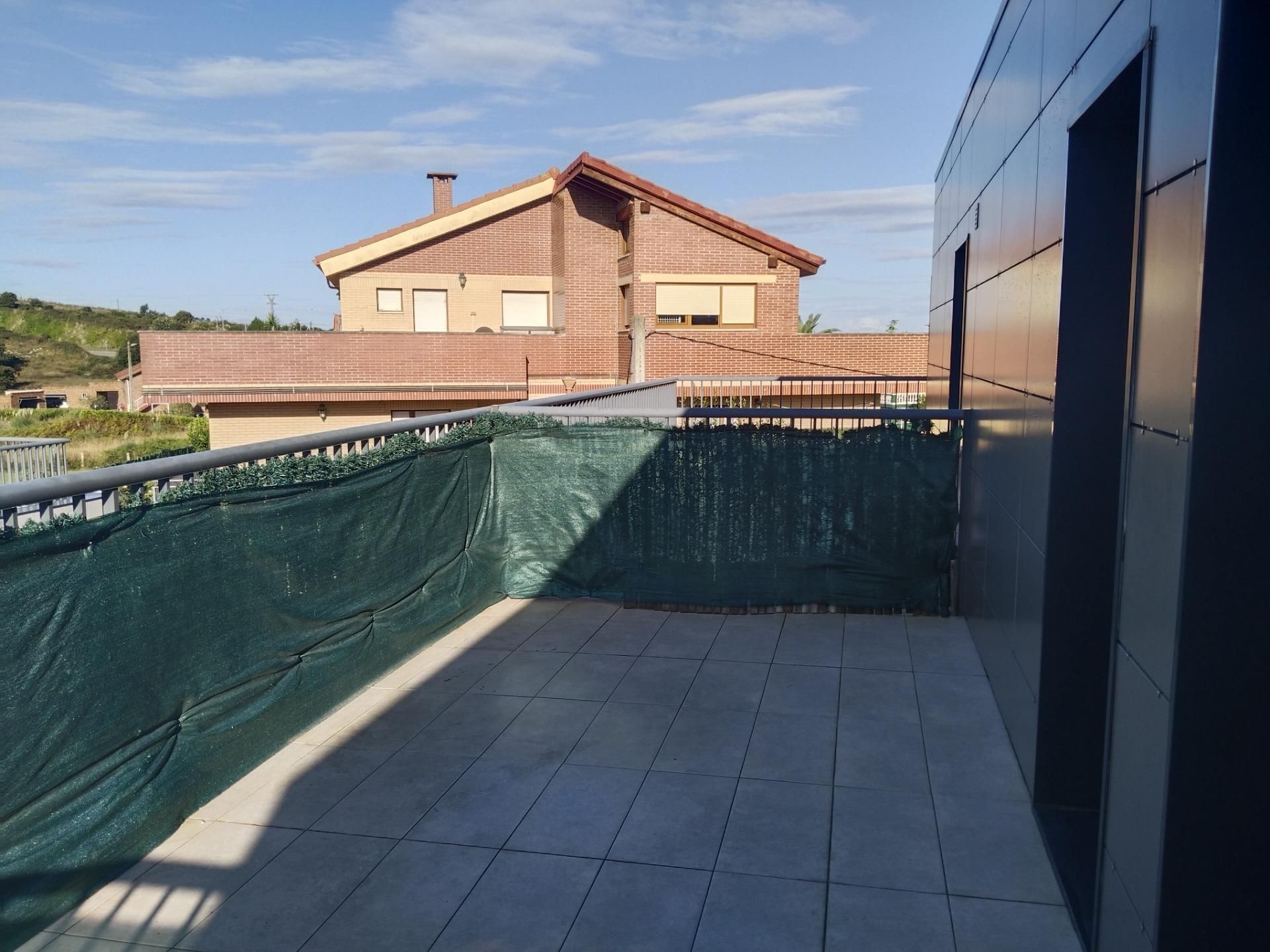 Terrassa de Dúplex de lloguer en Miengo amb Calefacció, Parquet i Terrassa