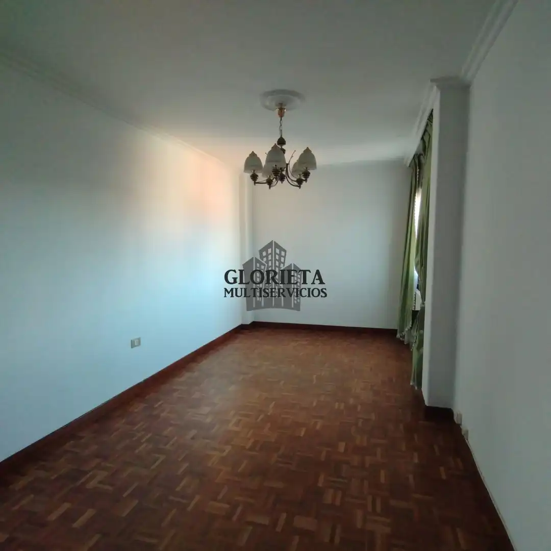 Habitación de Piso en venta en Vigo  con Calefacción, Parquet y Terraza