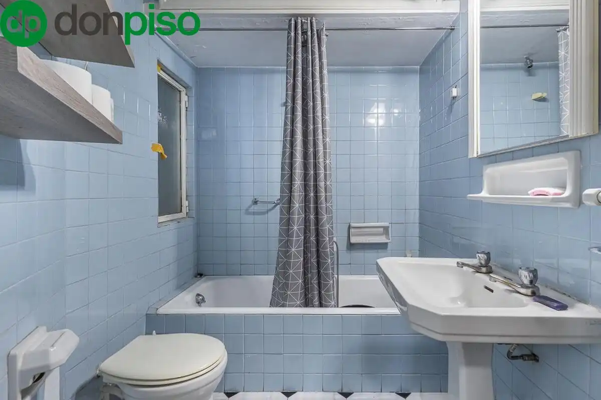 Badezimmer von Wohnung zum Verkauf in Granada